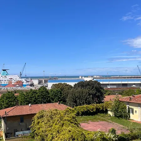 アパート La Casa Colorata Nel Cuore Della Venezia リヴォルノ