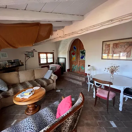 La Casa Colorata Nel Cuore Della Venezia * リヴォルノ