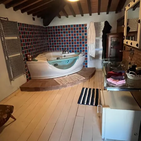 La Casa Colorata Nel Cuore Della Venezia